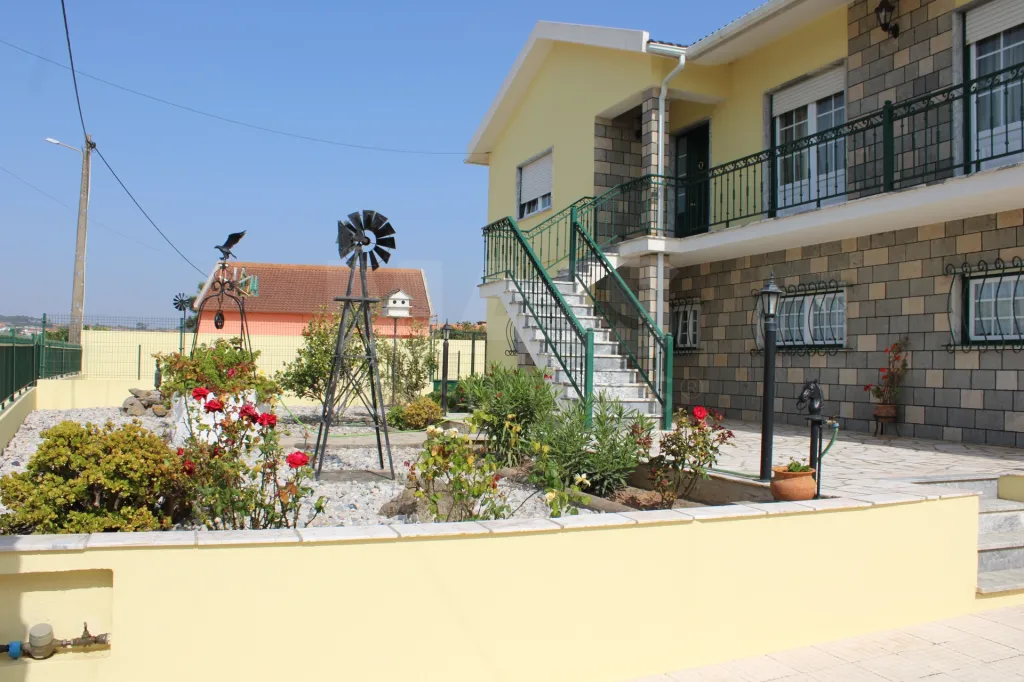 Moradia com 3 Apartamentos Independentes | Ideal AL | Perto da Praia da Areia Branca