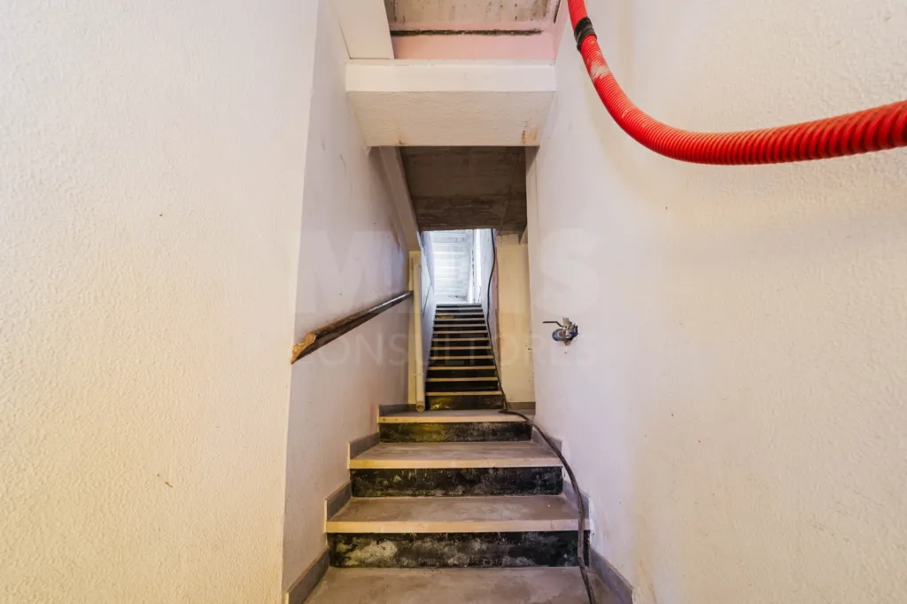 🌊 Prédio Exclusivo de 600 m² na Avenida Mais Prestigiada de Peniche com Vista Mar