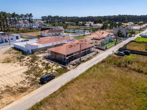 4 bedroom villa with pool near the beaches