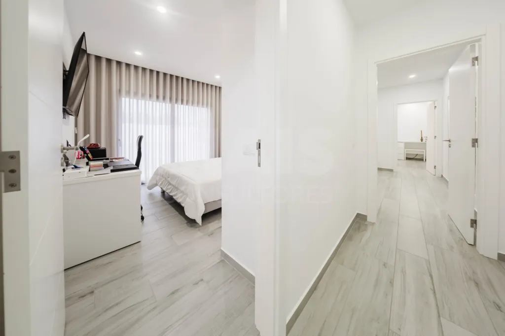 Moradia T3 Térrea Moderna em terreno c/ 2.610m2