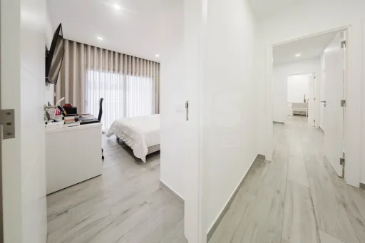 Moradia T3 Térrea Moderna em terreno c/ 2.610m2