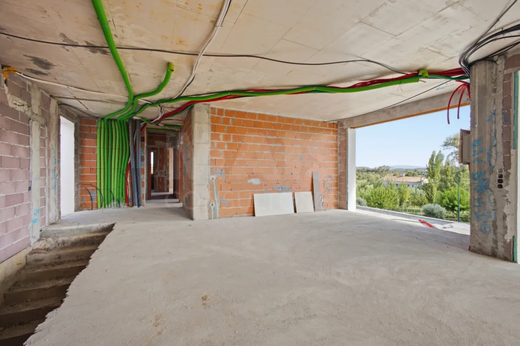 Moradia T4 com piscina em lote de 759m2 em Amoreira Óbidos