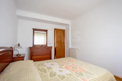 Apartamento T3 com excelente localização no Porto Alto