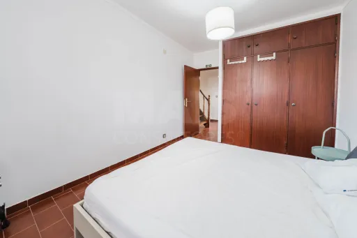 Apartamento T2 com Sótão e Varanda junto à Praia do Baleal