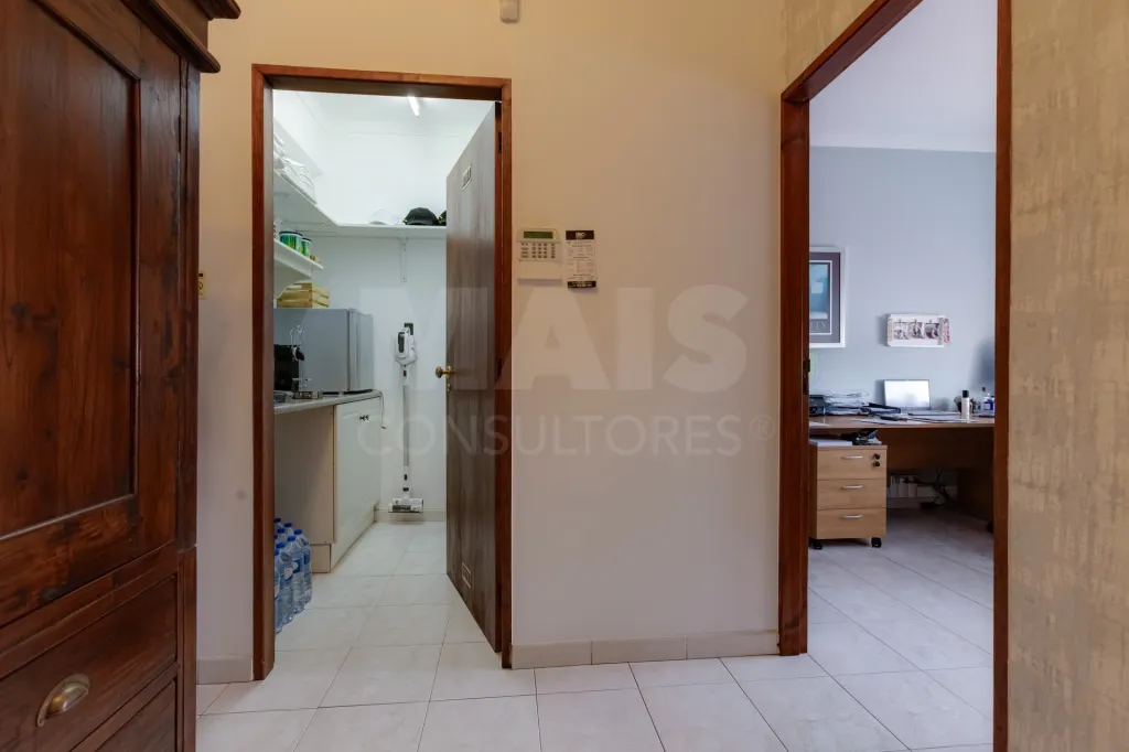 Moradia  Bi Familiar e serviços