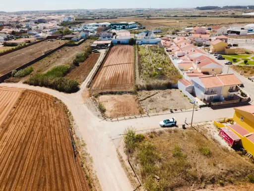 Excelente lote com projeto aprovado para moradia T3 com garagem e piscina