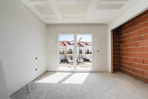 Moradia T4 com Garagem e Terraço