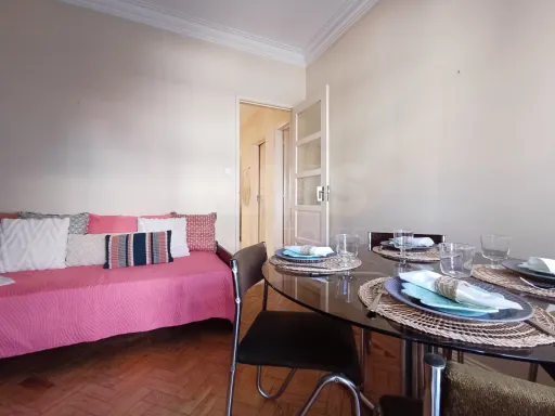 Apartamento T2 com varanda a 3 minutos do Centro Sul