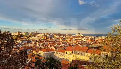 Apartamento T3+1 Remodelado na Penha de França