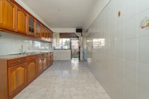 Oportunidade no Porto Alto, moradia T4+1 com 204m2 e logradouro.