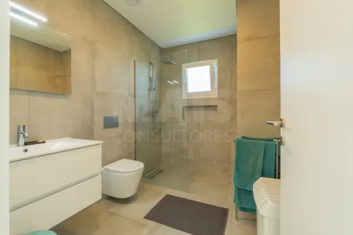 Moradia T3 contemporânea com piscina privada no Porto Alto