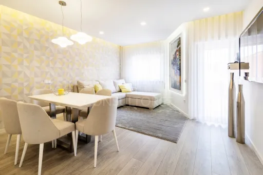 T2 furnished and equipped with balcony - Cascais center