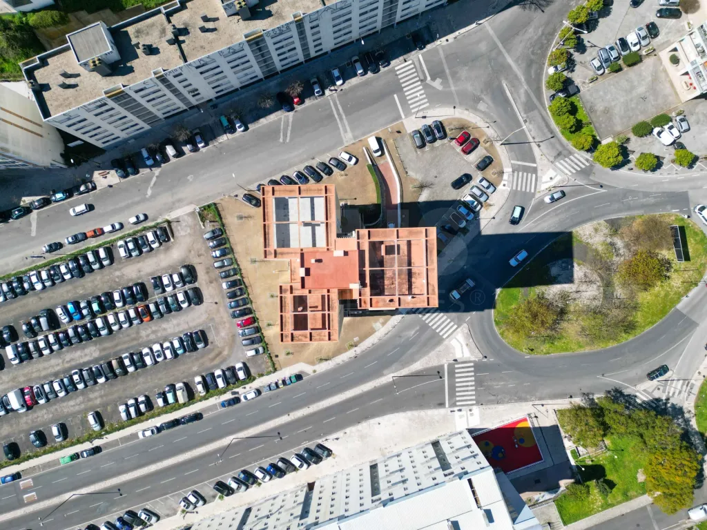 T2 Renovado com Vista Rio | Av. Mouzinho de Albuquerque