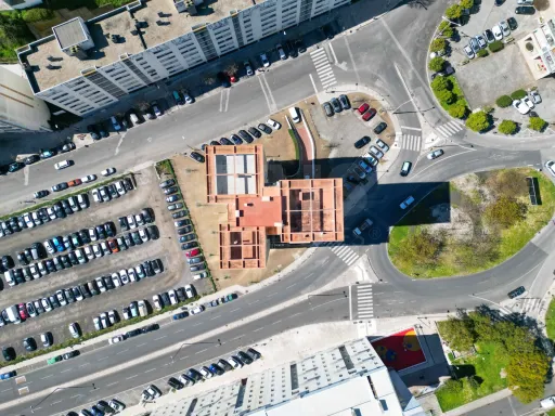 T2 Renovado com Vista Rio | Av. Mouzinho de Albuquerque