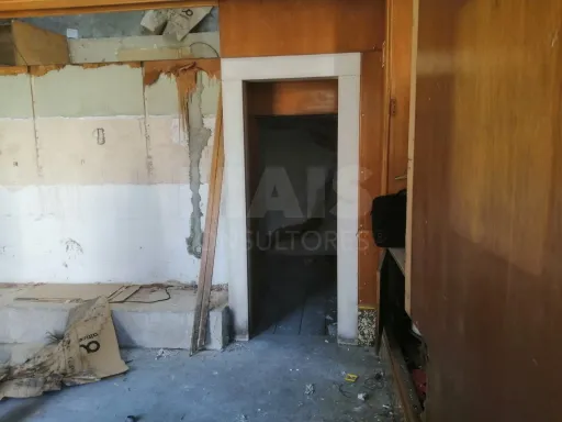 Prédio em Estoril a 100 mt do Casino para remodelação total