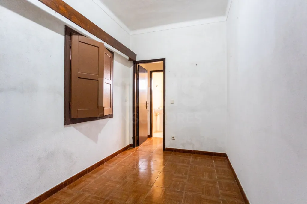 Moradia Térrea T2 para remodelar em Coruche-Vale Mansos