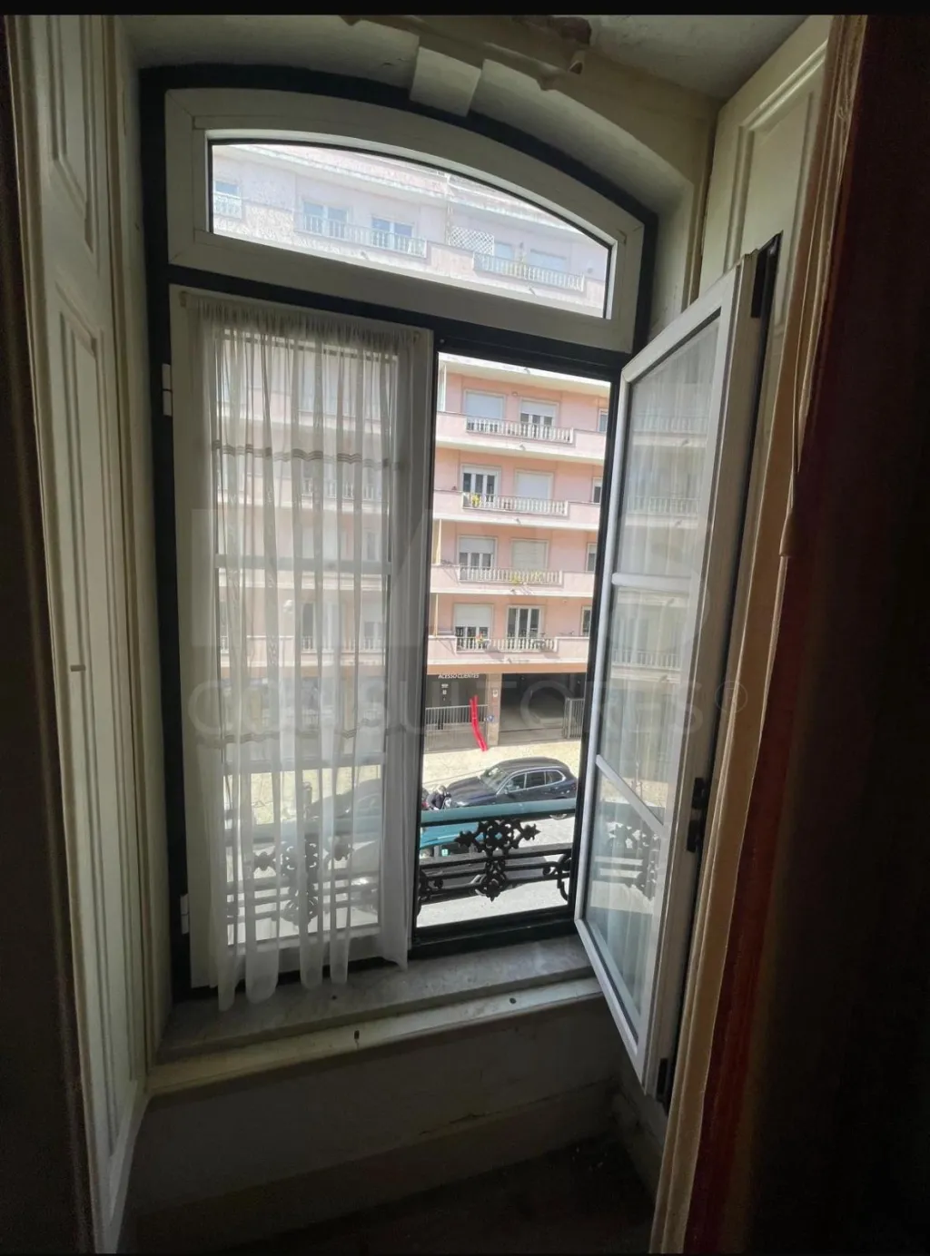 🏡Apartamento T4 para recuperação total em zona com charme histórico no coração de Lisboa!