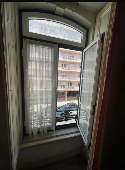 🏡Apartamento T4 para recuperação total em zona com charme histórico no coração de Lisboa!