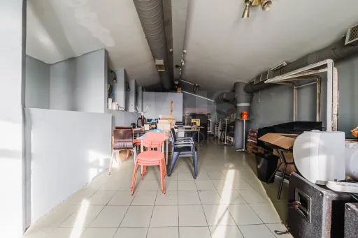 Imóvel Comercial no Centro de Peniche com Possibilidade de Conversão em Habitação