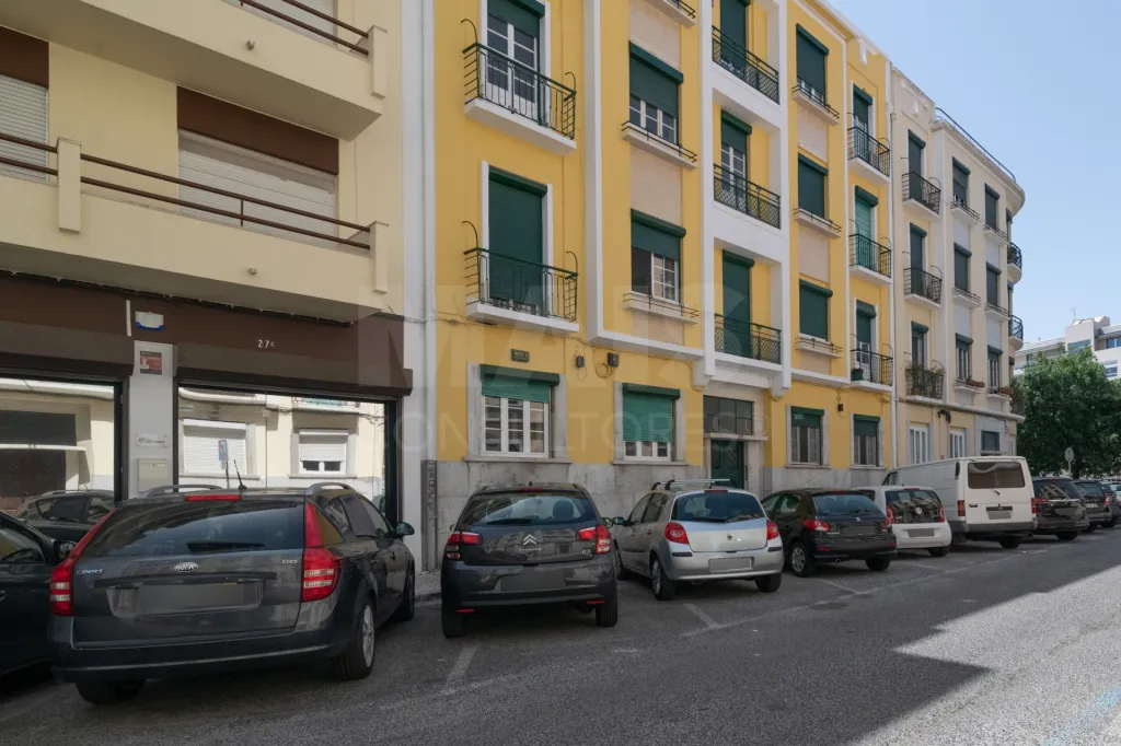 T4 com logradouro de 25 m2 no Areeiro