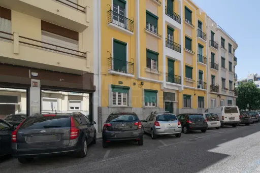 T4 com logradouro de 25 m2 no Areeiro