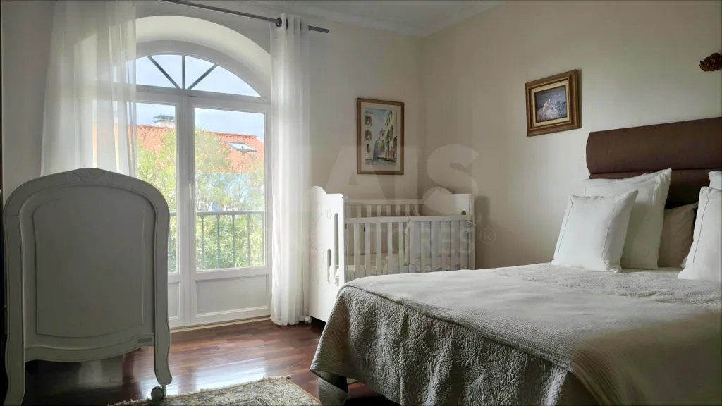 Prestigious 5-Bedroom Villa with Sea View, 2.075 m² Plot and Exclusive Artistic Details