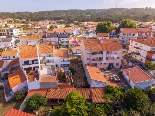Terreno Urbano no Centro da Foz do Arelho | 240 m² | Implantação até 135 m² | Costa de Prata