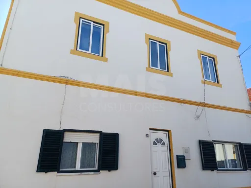 Moradia de charme no Cadaval com dois pisos T5 com 118m2 totalmente renovada.