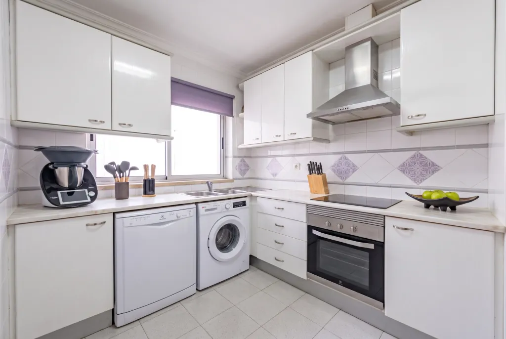 Apartamento T3 Renovado com Garagem Box – Cidade Nova, Caldas da Rainha