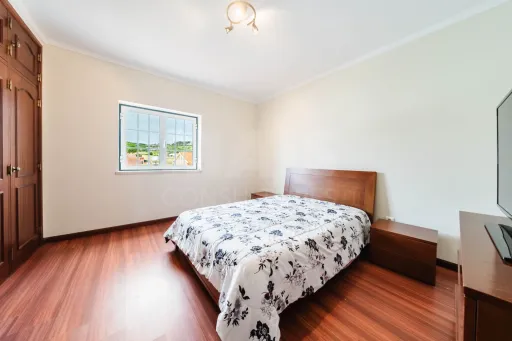 Moradia T4 em Olho Marinho | 260m² | Lote 734m²