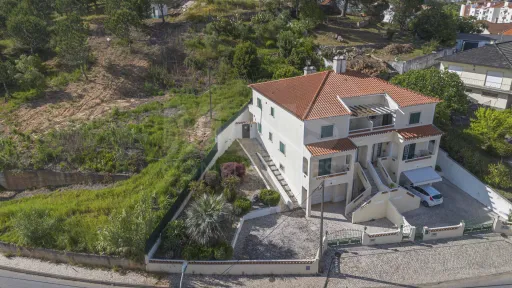 4-bedr. house, center of Cadaval, with garage