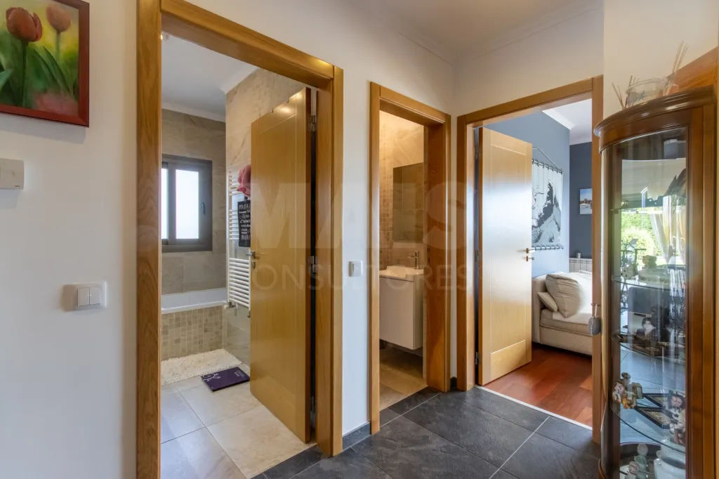 Moradia T4 de luxo no Barrocalvo, Carvalhal, Bombarral