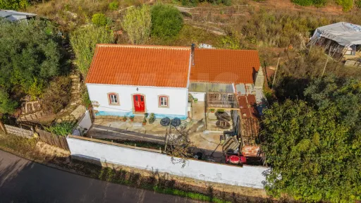 2-bedr. house with land