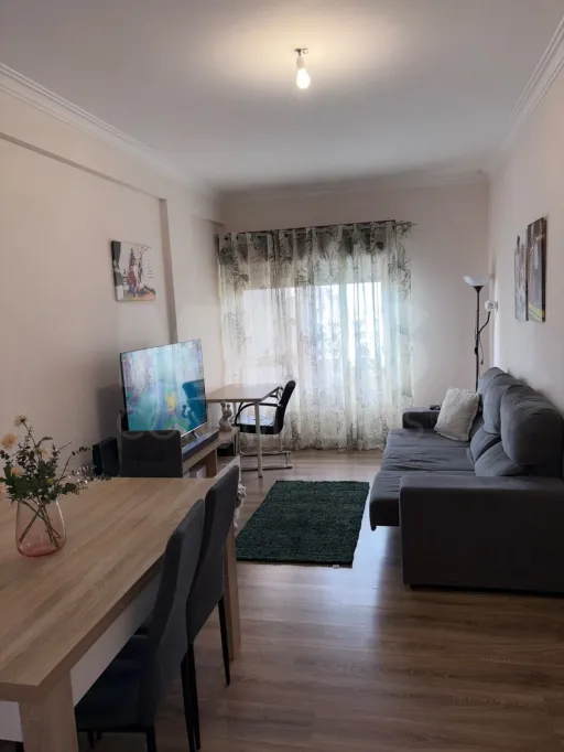 Apartamento T2 remodelado na Póvoa de Santa Iria