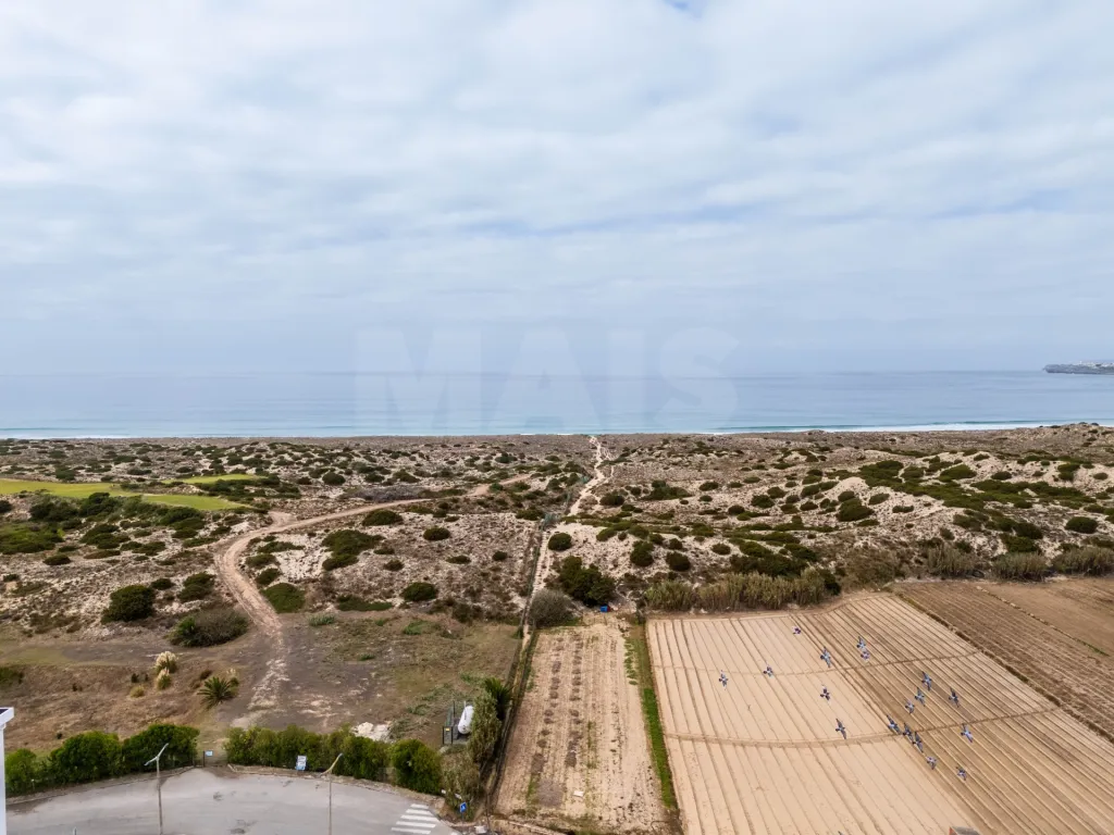 Moradia T3 no Casal Moinho – a 5 minutos a pé da Praia dos Supertubos!