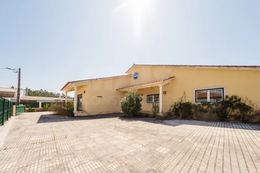 Moradia T4 com terreno de 660m²