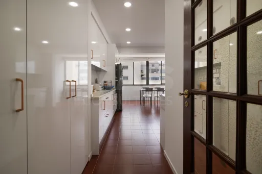 Apartamento T4 nas Torres do Restelo