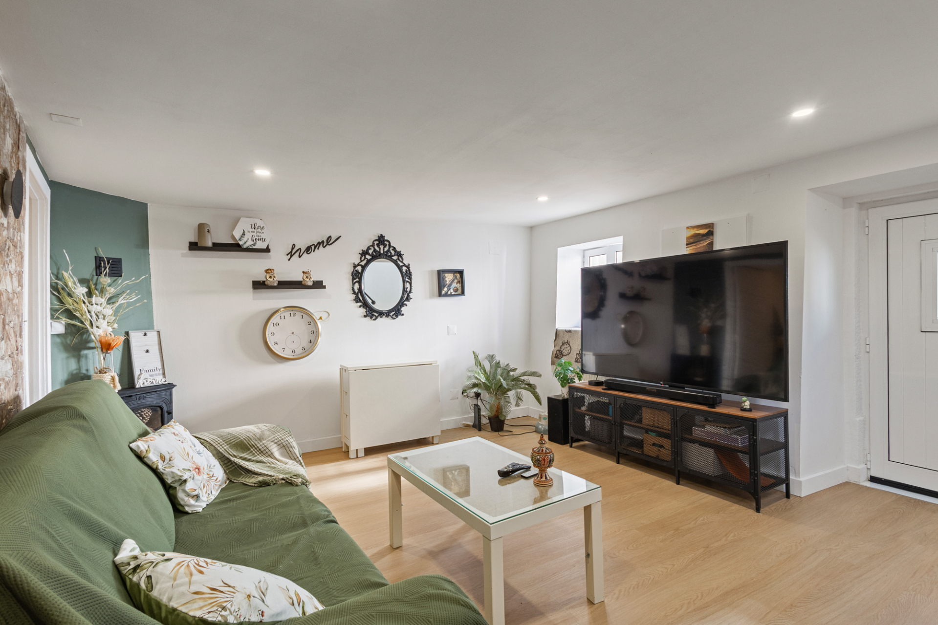 🏡 Charming, Centuries-Old 2-Bedroom House with a Terrace