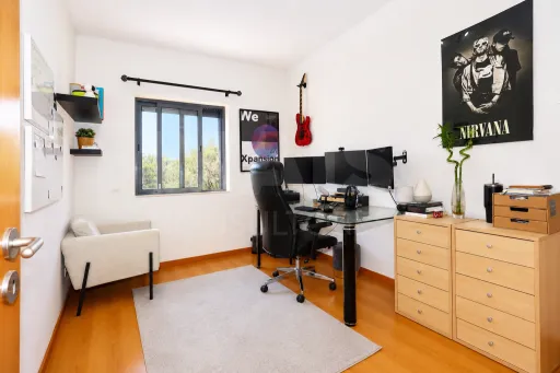 Magnifica moradia T3+2 localizada num condomínio privado, em Boliqueime.