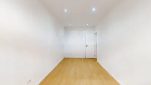 Magnificent T1+1 Refurbished -Mina - AMADORA