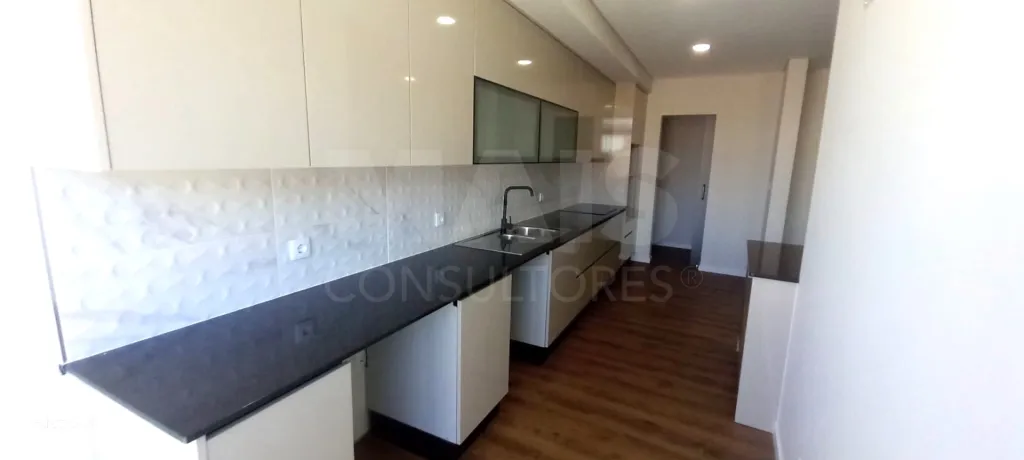 Renovated 4-Bedroom Apartment with Terrace in the Historic Center of Tomar