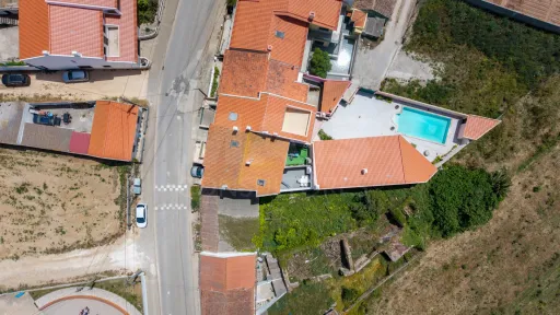 Moradia T3 com quintal e garagem a 5 min. da praia