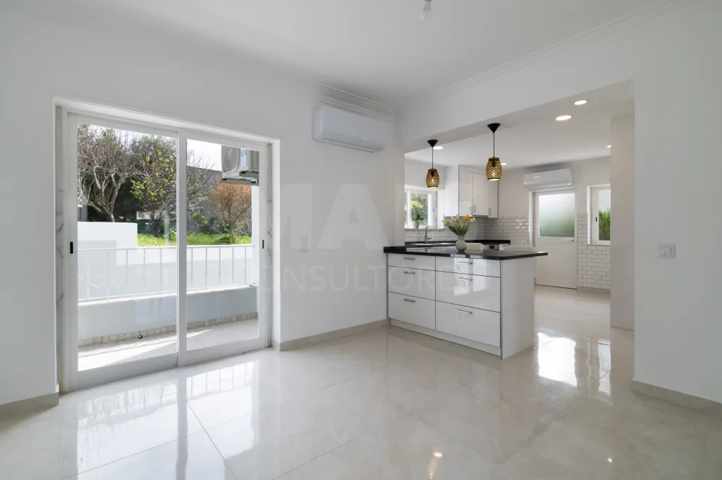Moradia Isolada T4 Renovada — Abuxarda / Alvide, Cascais