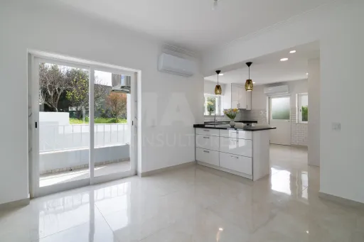 Moradia Isolada T4 Renovada — Abuxarda / Alvide, Cascais