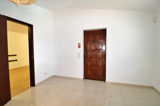 Fantástica moradia térrea em Carvoeiro com amplo terreno