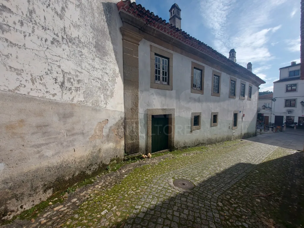 Casa Senhorial com Brazão em Coja- Arganil.