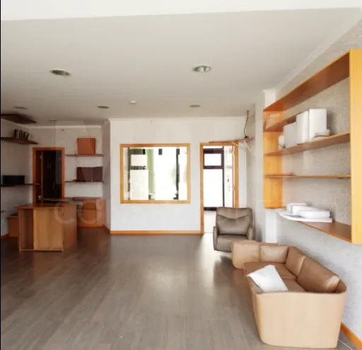 Store with 2 Floors in the Center of Peniche - An Unmissable Opportunity!