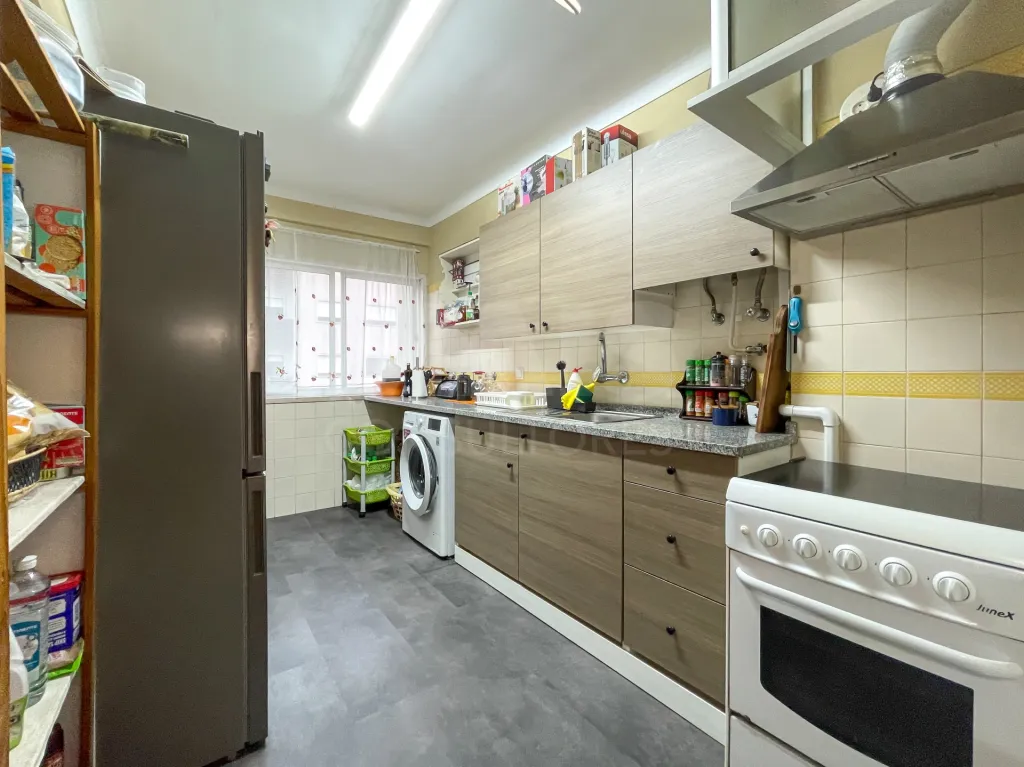 1-Bedroom Apartment with Balcony | Move-In Ready | 2 Elevators | Pendão, Queluz