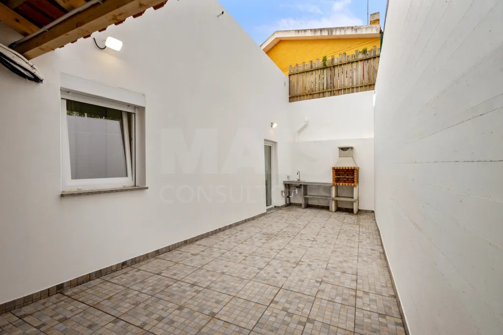 Moradia T3 Mobilada com logradouro