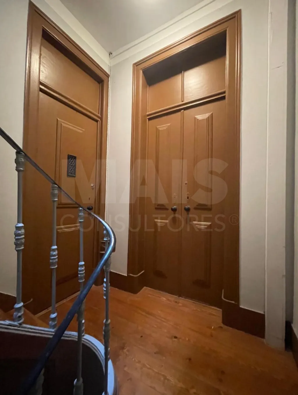 🏡Apartamento T4 para recuperação total em zona com charme histórico no coração de Lisboa!
